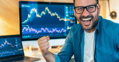 Which indicator is better MACD or RSI, rsi and macd strategy, Can I use MACD and RSI together, What is the best combination with RSI indicator?